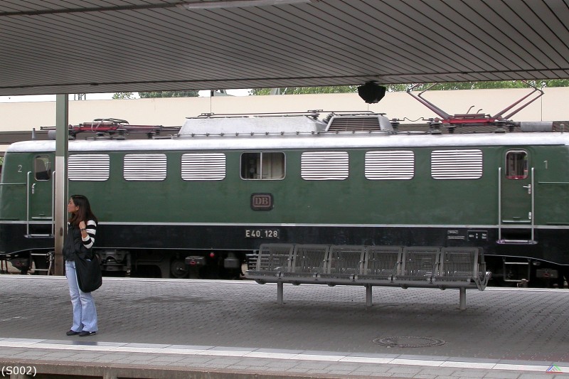 Sichtung 002.jpg - Lok 140 128-0 wurde in den Ursprungszustand zurück versetzt und ist wieder E 40 128, gesehen in Mannheim.